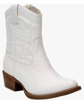 Coconuts by Matisse Derringer cowboy Cowgirl White Textured Western Ankle Boots